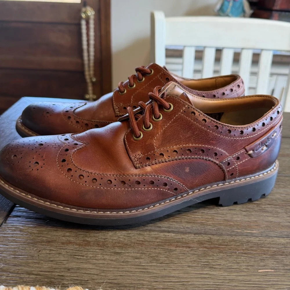 Clarks 1825 Mens Tan Brown Leather Wingtip Brogue Lug Sole Derby Shoes 9.5‎ M